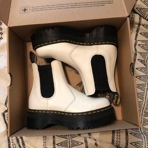 Dr. Martens 2976 Chelsea Boot